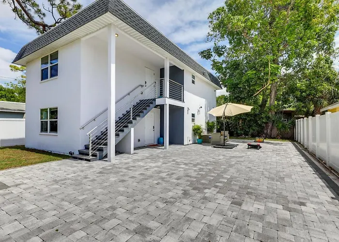 Coastal Sarasota Condo Minutes To Beach!